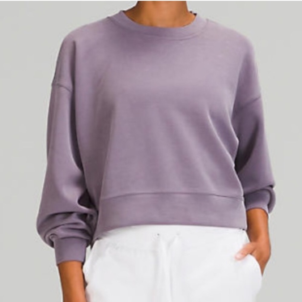 Looking for size 6 or 4 Lululemon softstreme crop crew NOT FOR SALE